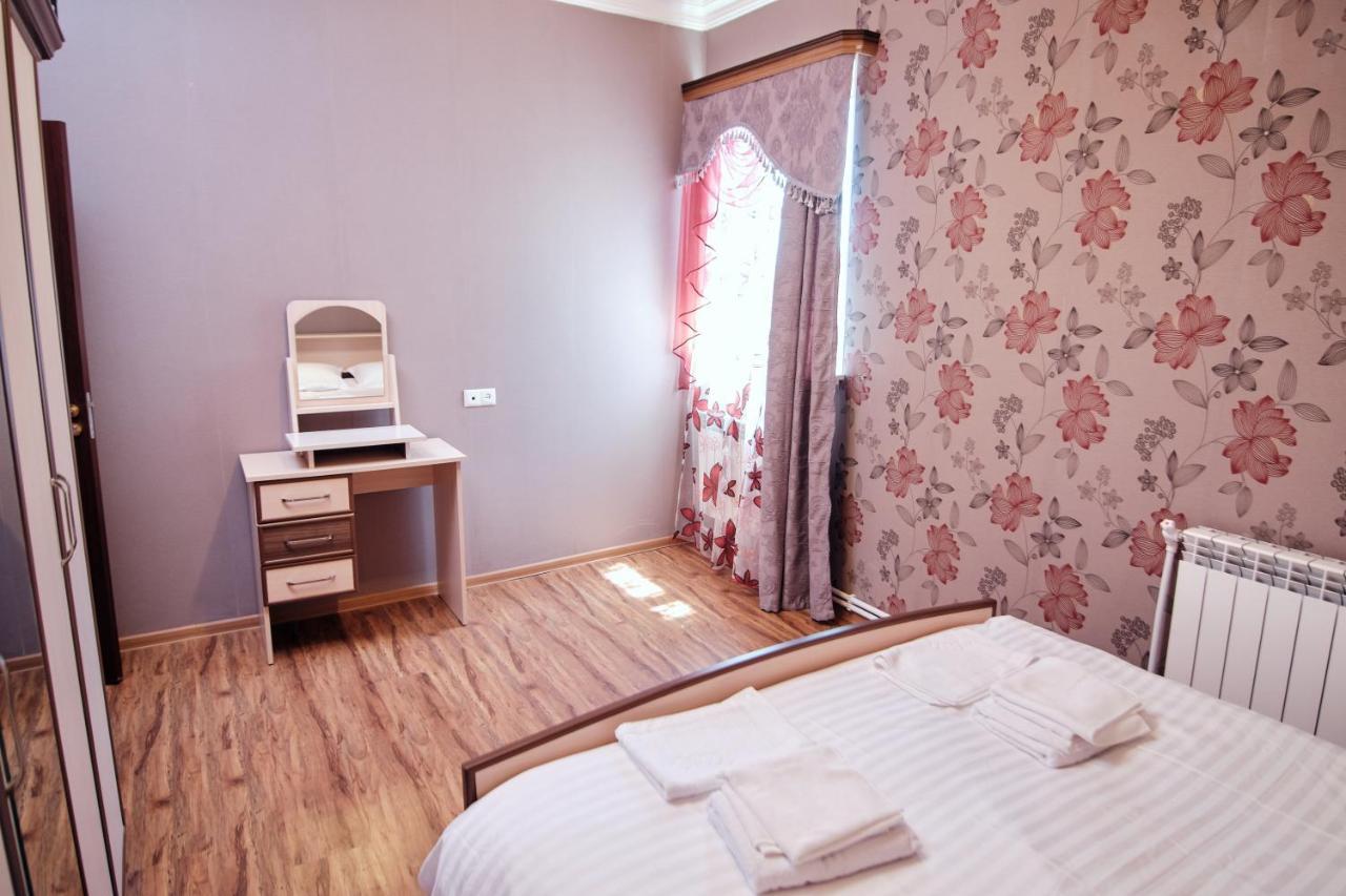 Ro Metro Aparthotel Guiumri Exterior foto