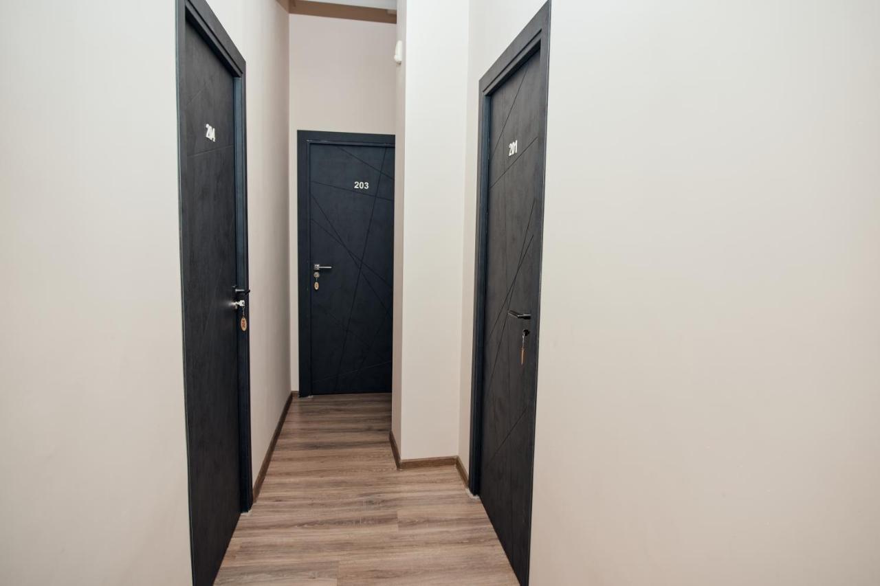 Ro Metro Aparthotel Guiumri Exterior foto